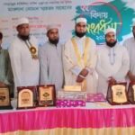 ঘোড়াডুম্বুর হাফিজিয়া দাখিল মাদরাসার সহ-সুপারকে বিদায়ী সংবর্ধনা।