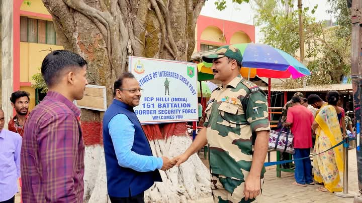 হিলি স্থলবন্দর পরিদর্শনে ভারতীয় সহকারী হাইকমিশনার মনোজ কুমার