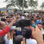 শ্রীপুরে মহাসড়ক অবরোধ করে গতিরোধক নির্মাণের দাবি 