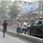 নারায়ণগঞ্জে সাবেক মেয়র আইভীকে গ্রেপ্তারের সময় পুলিশের বহরে হামলা