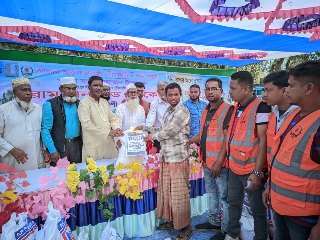 দোয়ারাবাজারে আশার আলো প্রবাসী সোসাইটি”র রামাদান ফুট প্যাক পেলো ২’শতাধিক পরিবার