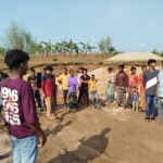 দোয়ারাবাজারে চেলা নদীতে ড্রেজার মেশিন দিয়ে বালু উত্তোলন বন্ধের দাবিতে এলাকাবাসীর বিক্ষোভ 