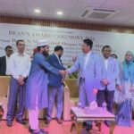 জবিতে ডিনস অ্যাওয়ার্ড; মেধার স্বীকৃতির সঙ্গে দক্ষতাভিত্তিক শিক্ষার বার্তা।