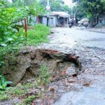 পলাশবাড়ী টু কিশোরগাড়ী সড়কের বেহাল দশা: ভাঙা রাস্তায় ঝুঁকিতে হাজারো মানুষ, দ্রুত সংস্কারের দাবি স্থানীয়দের।