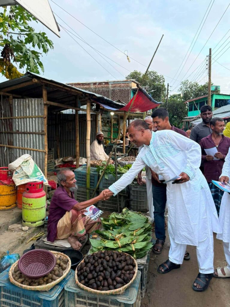 নোয়ারাই ইউনিয়নে সম্ভাব্য চেয়ারম্যান প্রার্থী ফরিদ আহমদের গণসংযোগ ও লিফলেট বিতরণ।